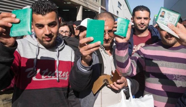وزارة العمل تعلن ضبط 65 سمسار للتصاريح في الضفة الغربية