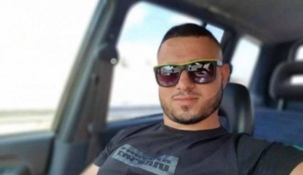 مقتل شاب فلسطيني واصابة آخرين في جريمة اطلاق نار