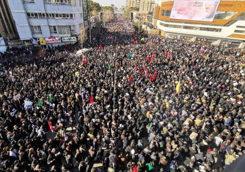 50 قتيلاً بتدافع خلال جنازة سليماني.. ومئات المصابين
