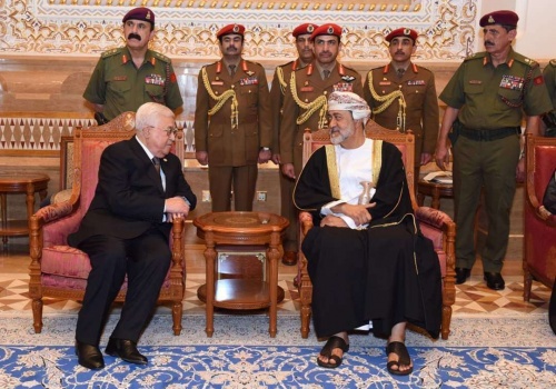 الرئيس يقدم العزاء للسلطان هيثم بن طارق بن تيمور بوفاة السلطان قابوس