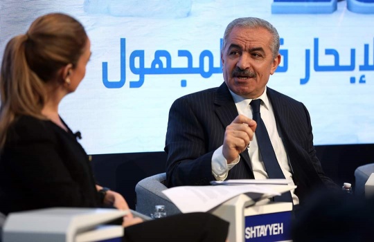 اشتية: هدفنا خلق فرص عمل تساهم في تعزيز تمسك الشباب بالأرض والبقاء عليها