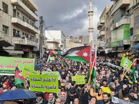صور: مظاهرات حاشدة في عمان وبيروت رفضاً لصفقة القرن