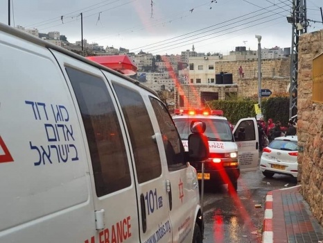 صور..إصابة مستوطن بعملية طعن في الخليل واعتقال المنفذ