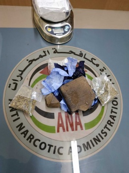 الشرطة تضبط نصف كيلو غرام من مادة الهيروين المخدر بحوزة تاجر مخدرات في الخليل