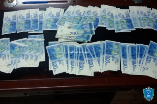 الشرطة تضبط 39 ورقة نقود مزيفة من فئة (200) شيقل بحوزة شخصين جنوب جنين