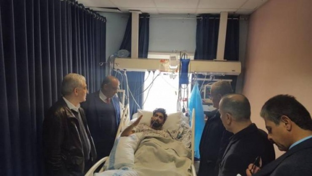 لجنة التحقيق بوفاة المواطن زكارنة تزور المصاب خزيمية