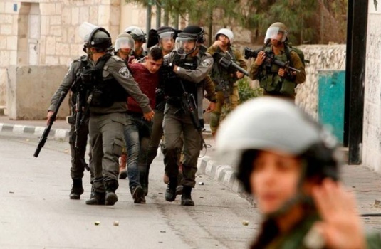 اعتقالات تطال 15 مواطنا بينهم رئيس بلدية بيت كاحل
