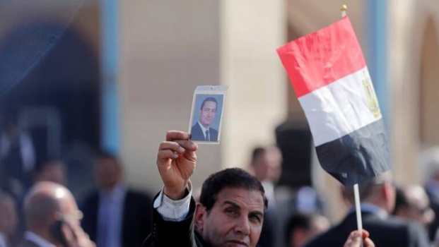 شاب مصري ينتحر بسبب وفاة مبارك