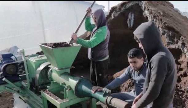 فيديو| طريقة مبتكرة للتدفئة وتوليد الكهرباء في غزة