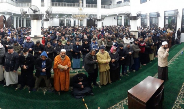 نشطاء يطلقون حملة (أيقظني لنصلي الفجر جماعة) بالضفة الغربية