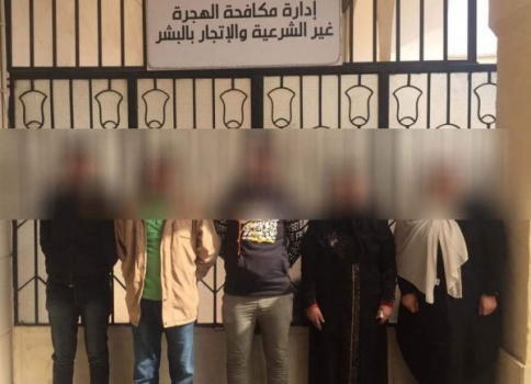 مصر.. عصابة تدير صفحة لزواج القاصرات عبر "فيسبوك"