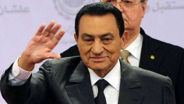 شاهد: طبيب مبارك يكشف مفاجأة لأول مرة عن طبيعة مرضه