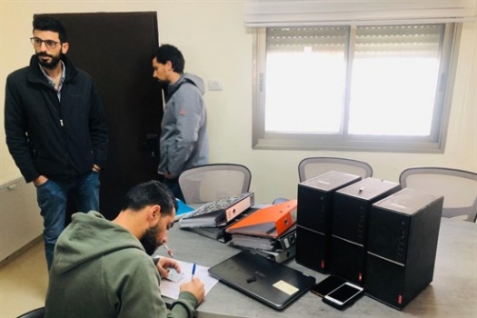 الاحتلال يغلق جمعية مقدسية ويستدعي مديرتها (فيديو)