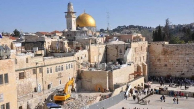 انهيار جزء من منزل بفعل حفريات الاحتلال في القدس القديمة