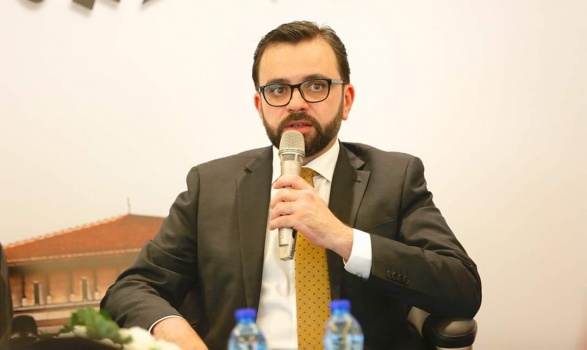 الاحتلال يمنع سفر وزير الثقافة السابق إيهاب بسيسو لالقاء محاضرة ثقافية في البحرين