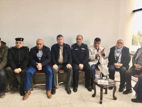 مئات المواطنين يأمون بيت عزاء الشهيد الشرطي الرقيب طارق بدوان في مديرية شرطة جنين