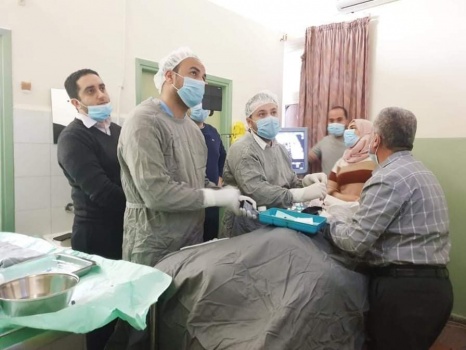 "المقاصد" ... عملية ناجحة لجنين برحم أمه