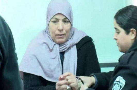 الاحتلال يؤجل الإفراج عن الأسيرة وفاء مهداوي والدة الشهيد أشرف نعالوة