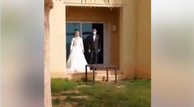 فيديو|حفل زفاف في زمن الحجر داخل فندق بالبحر الميت