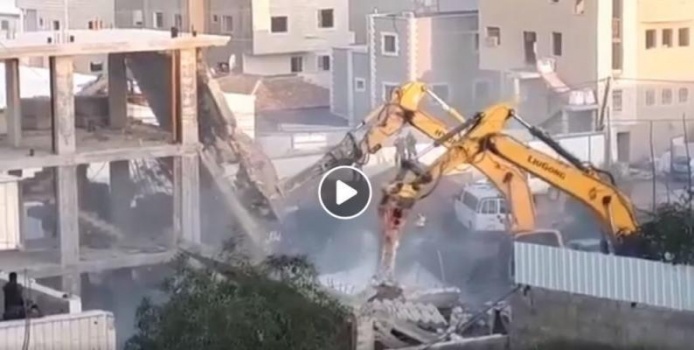 فيديو | سلطات الاحتلال تهدم 3 منازل في كفر قاسم بأراضي الـ48