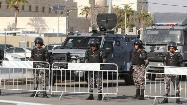 القبض على اردني فرّ من الحجر الصحي