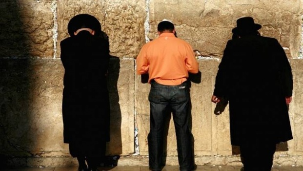 كبير الحاخامات: لا تقبلوا حائط البراق