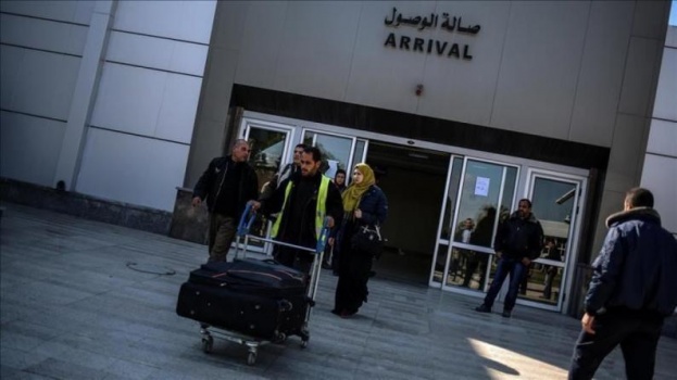 معبر "الكرامة" يعمل بشكل اعتيادي فقط أمام حركة القادمين إلى الضفة الغربية