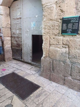 الاحتلال يعتقل تسعة فلسطينيين ويغلق البلدة القديمة بالقدس