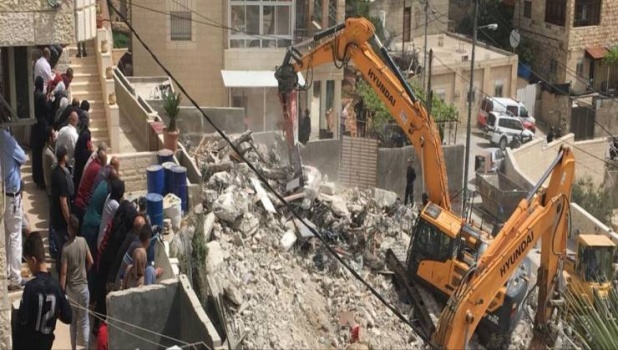 الاحتلال يهدم مسكنا ويسرق خلايا شمسية شمال طوباس