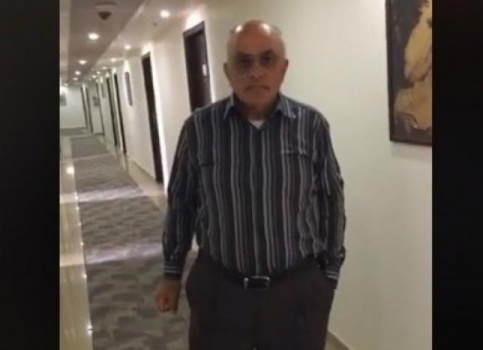 بالفيديو | القسيس بسام بنورة من الحجر الصحي: نحن بلا طعام صحي.. أعيدونا إلى منازلنا