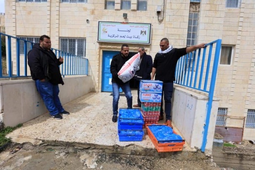 بسبب فيروس كورونا...عريس فلسطيني يؤجل حفل زفافه ويتبرع بلوازم مأدبة الغداء للمحجورين