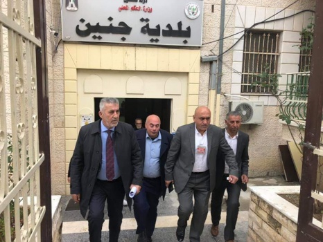 محافظ جنين ووزير الحكم المحلي يتفقدان الهيئات المحلية في جنين