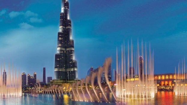 شاهد.. كيف استقبلت نافورة دبي شهر رمضان