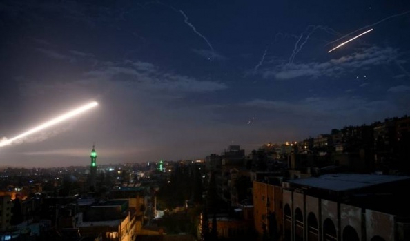 غارة إسرائيلية على دمشق والدفاع السوري يتصدى