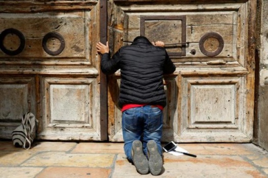 لأول مرة .. أبواب كنيسة القيامة مغلقة في عيدها