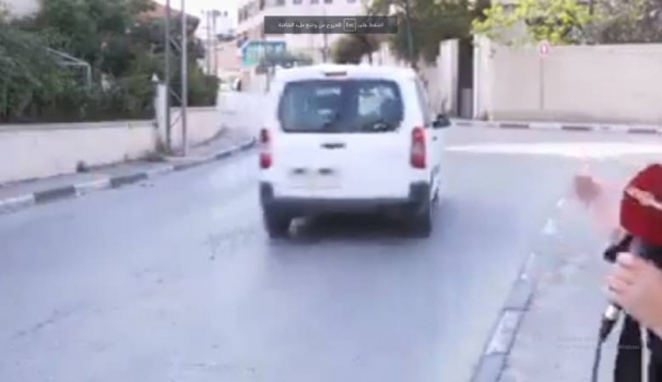 القبض عل سائق مركبة عرض حياة صحفية للخطر