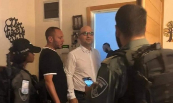 سلطات الاحتلال تفرج عن وزير شؤون القدس