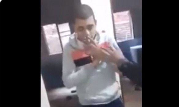 مُطالبات بالقبض على شاب مصري بسبب مافعله أثناء الصلاة.. والأمن يستجيب