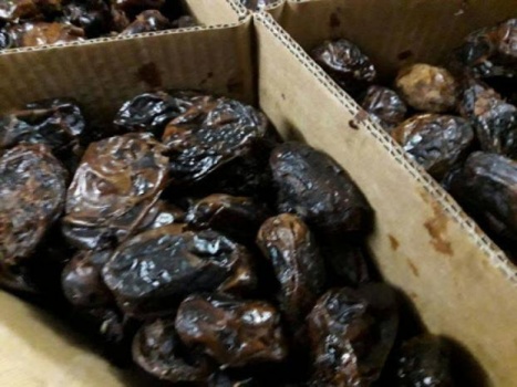 ضبط تمور غير صالحة ومنظفات بدون بطاقة بيان في جنين