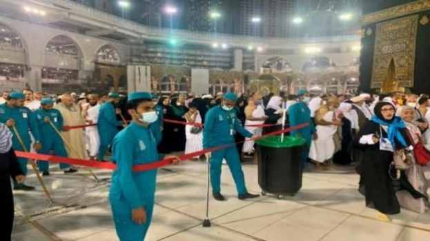 السعودية تحظر التجوال في مكة والمدينة على مدار اليوم