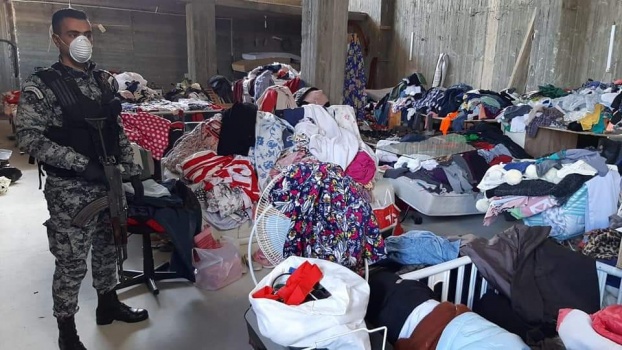 صور...إغلاق مستودع لسلع مستعملة إسرائيلية في مدينة بيت لحم