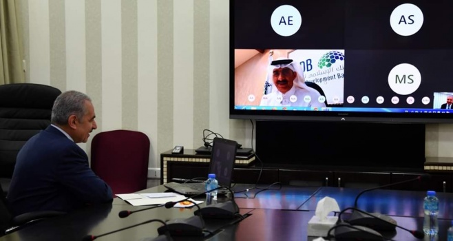 اشتية يدعو "الإسلامي للتنمية" لتقديم مساعدة عاجلة لدعم المنشآت المتوسطة والصغيرة ﻿