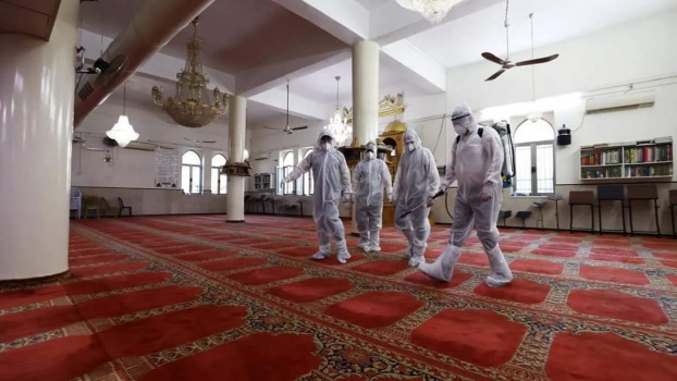 الحكومة تناقش اليوم اعادة فتح المساجد امام المصلين