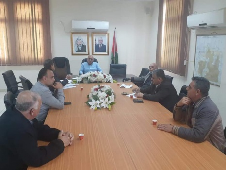 محافظ جنين يؤكد على استمرار إغلاق مصانع الباطون خلال فترة الطوارئ.