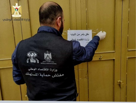 إغلاق محلين لبيع اللحوم مخالفين في طولكرم وإحالة تاجر من طوباس للنيابة لتلاعبه بسعر طبق البيض 