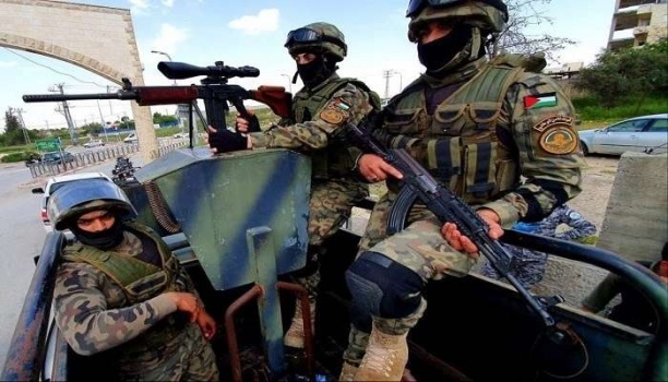 الامن الفلسطيني يعتقل علماء اثار اسرائيليين ويصادر اسلحتهم