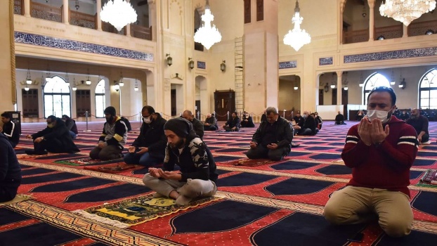 فتوى بوجوب فتح المساجد