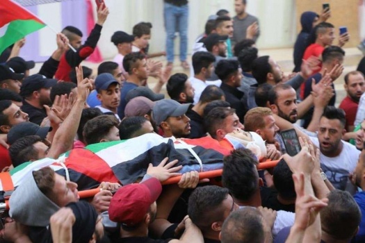 استشهاد طفل برصاصة في الرأس بمخيم الفوار