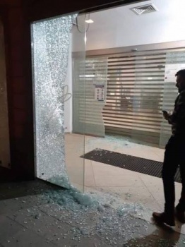 فيديو...مجهولون يستهدفون بنك القاهرة عمان في جنين وأريحا وبيت لحم