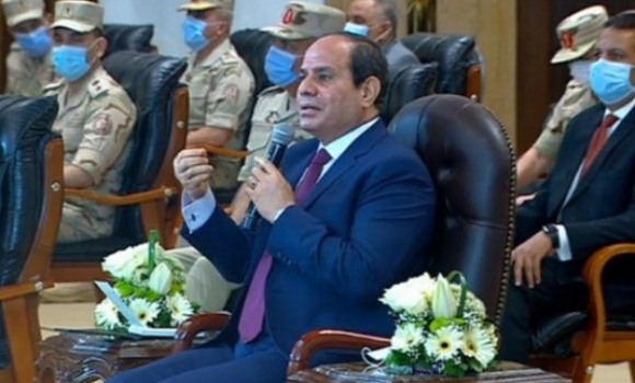 شاهد: السيسي يحرج لواء بالجيش المصري على الهواء